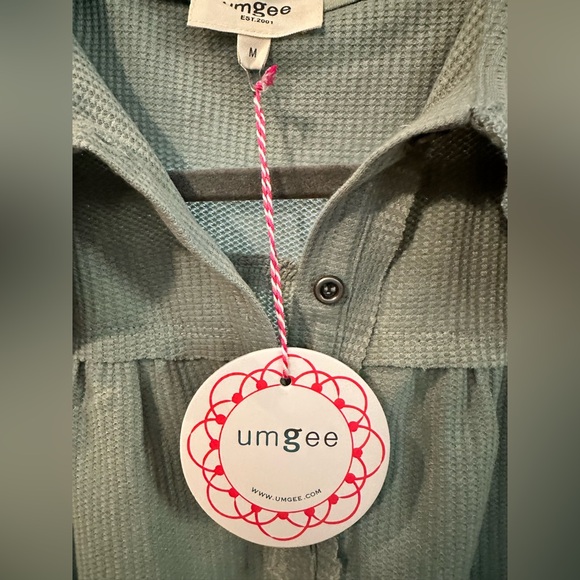 Size M Umgee Sage Green Peter Pan Collar Blouse. NWT! - Picture 2 of 3